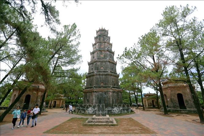 Trong ảnh: Khung cảnh thanh bình bên trong chùa Thiên Mụ. Ảnh: Nhật Anh - TTXVN