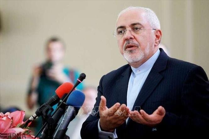 Trong ảnh: Ngoại trưởng Iran Mohammad Javad Zarif phát biểu trong cuộc họp báo tại Tehran. Ảnh: IRNA/ TTXVN