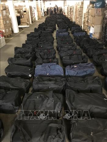 Trong ảnh: Cảnh sát trưng bày số cocain thu giữ tại Hamburg, miền bắc nước Đức, ngày 2/8/2019. Ảnh: AFP/ TTXVN