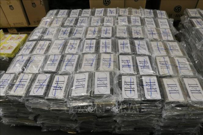 Trong ảnh: Cảnh sát trưng bày số cocain thu giữ tại Hamburg, miền bắc nước Đức, ngày 2/8/2019. Ảnh: AFP/ TTXVN