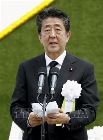 Trong ảnh: Thủ tướng Nhật Bản Shinzo Abe phát biểu tại lễ tưởng niệm 74 năm ngày Mỹ ném bom nguyên tử xuống thành phố Nagasaki trong Thế chiến II, ngày 9/8/2019. Ảnh: Kyodo/ TTXVN