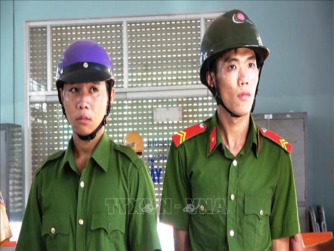 Trong ảnh: Hai đối tượng Nguyễn Gia Thuận và Nguyễn Hữu Nghĩa. Ảnh: Thanh Tân-TTXVN