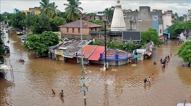 Trong ảnh: Cảnh ngập lụt tại Sangli, Maharashtra, Ấn Độ, ngày 6/8/2019. Ảnh: AFP/ TTXVN