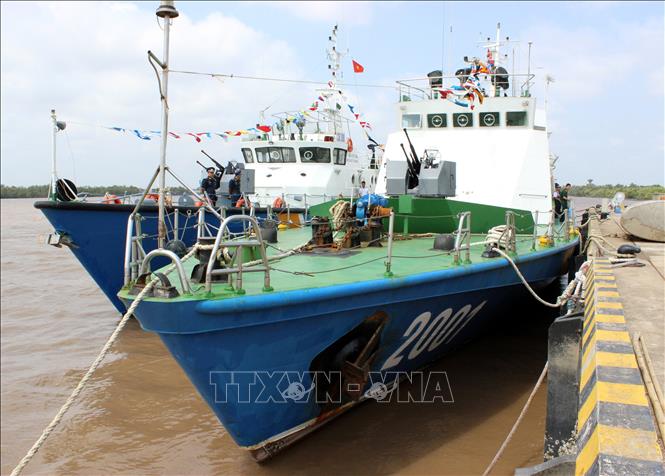 Trong ảnh: Tàu của Hải đội 402 (Bộ Tư lệnh Vùng Cảnh sát biển 4) neo đậu tại cảng. Ảnh: Huỳnh Thế Anh - TTXVN