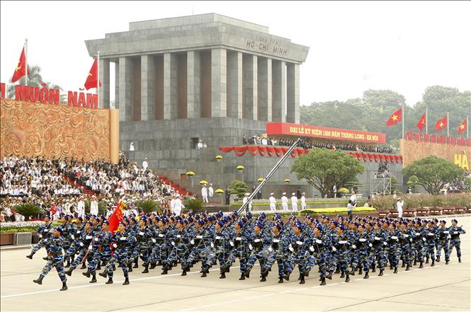 Xây dựng lực lượng Cảnh sát biển cách mạng, chính quy, tinh nhuệ, hiện đại, tính chuyên nghiệp cao. Trong ảnh: Khối Cảnh sát biển diễu binh trên Quảng trường Ba Đình (Hà Nội), sáng 10/10/2010, tại Lễ diễu binh, diễu hành chào mừng Đại lễ 1000 năm Thăng Long - Hà Nội. Ảnh: Đức Tám - TTXVN
