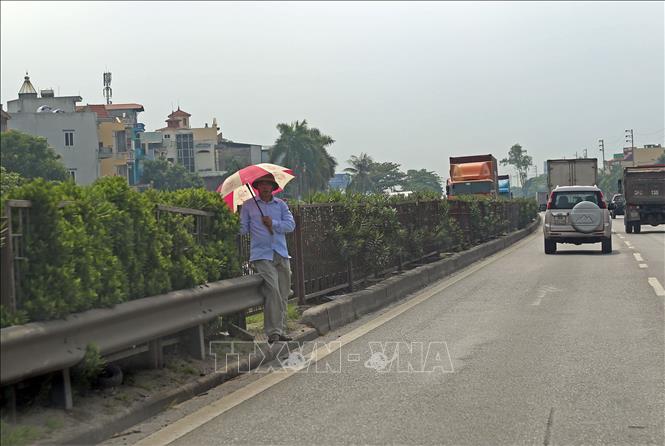 Trong ảnh: Người dân vẫn 