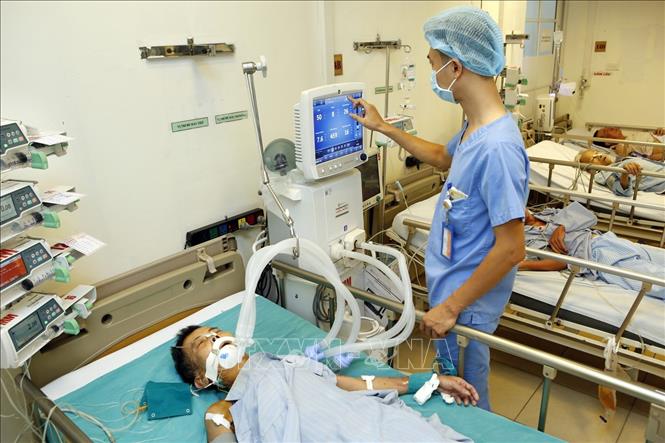 Trong ảnh: Khoa Hồi sức - bệnh viện Tim Hà Nội, bệnh nhân được chăm sóc đặc biệt và toàn diện 24/24h. Ảnh: Dương Ngọc – TTXVN