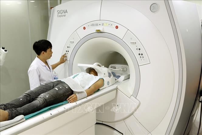 Trong ảnh: Bệnh viện Tim Hà Nội đầu tư trang thiết bị y tế hiện đại đáp úng nhu cầu chẩn đoán điều trị chất lượng cao. Ảnh: Dương Ngọc – TTXVN
