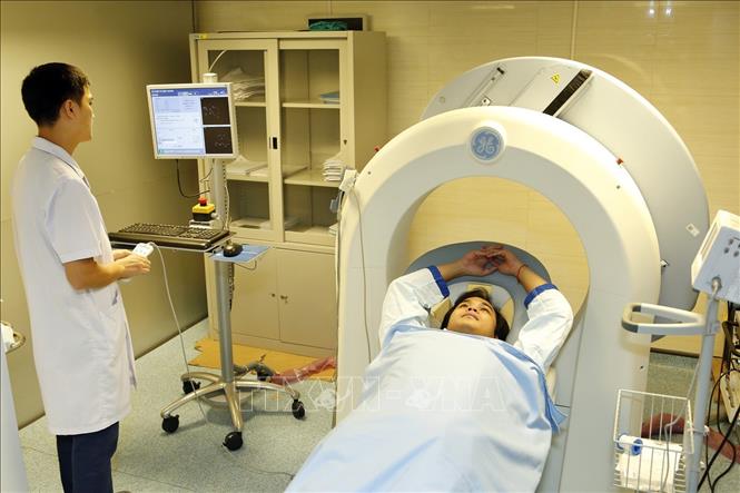 Trong ảnh: Bệnh viện Tim Hà Nội đầu tư trang thiết bị y tế hiện đại đáp úng nhu cầu chẩn đoán điều trị chất lượng cao. Ảnh: Dương Ngọc – TTXVN