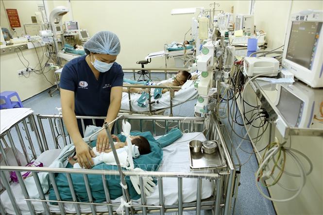 Trong ảnh: Bệnh viện Tim Hà Nội thực hiện kỹ thuật thông tim chẩn đoán và điều trị các bệnh tim bẩm sinh ngang tầm với khu vực và thế giới đã trở thành thường quy. Ảnh: Dương Ngọc – TTXVN