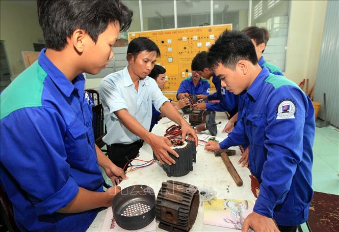 Trong ảnh: Đào tạo ngành Điện tại Trường Trung cấp nghề tỉnh Bến Tre. Ảnh: Cương Quyết - TTXVN