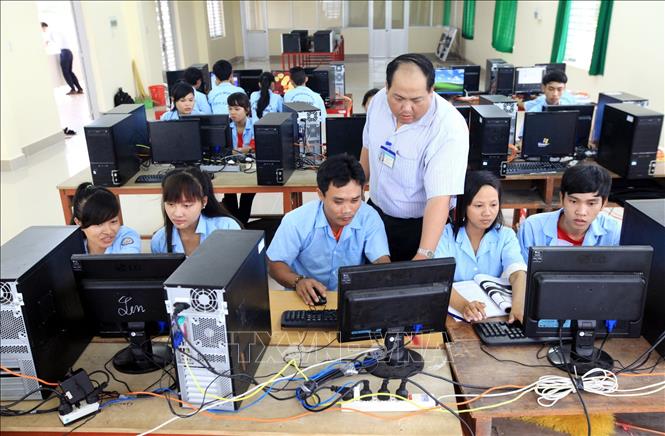 Trong ảnh: Đào tạo Tin học văn phòng tại Trường Trung cấp nghề Dân tộc nội trú tỉnh Kiên Giang. Ảnh: Thanh Tùng - TTXVN