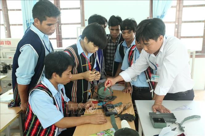 Trong ảnh: Lớp học Điện dân dụng và Cơ điện nông thôn hệ Trung cấp tại Trường Trung cấp nghề Thanh niên Dân tộc – Miền núi Quảng Nam. Ảnh: Anh Tuấn - TTXVN
