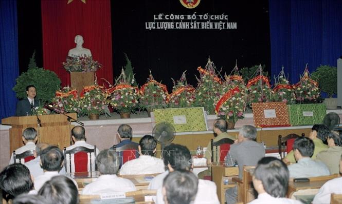 Trong ảnh: Phó Thủ tướng Nguyễn Tấn Dũng phát biểu tại Lễ công bố tổ chức Lực lượng Cảnh sát biển Việt Nam (28/8/1998). Ảnh: TTXVN