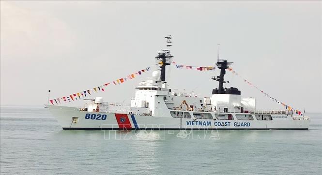 Trong ảnh: Tàu CSB - 8020 từng là tàu tuần duyên USCGC Morgenthau (WHEC-722) thuộc lực lượng Phòng vệ bờ biển Mỹ, được chuyển giao cho Cảnh sát biển Việt Nam và chính thức biên chế cho Bộ Tư lệnh Vùng Cảnh sát biển 3 từ giữa tháng 12/2017. Tàu có lượng giãn nước tối đa 3.250 tấn, dài 115 m, rộng 13 m, tốc độ tối đa 29 hải lý/giờ, dự trữ hành trình 14.000 hải lý và đảm bảo hoạt động liên tục 45 ngày trên biển với thủy thủ đoàn lên tới 160 người. Ảnh: TTXVN phát