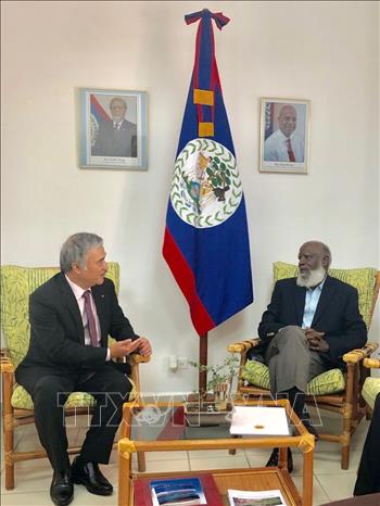 Nhân dịp này, Đại sứ Nguyễn Hoài Dương tiếp kiến Ngoại trưởng Belize, Wilfred Peter Elrington. Ảnh: TTXVN phát