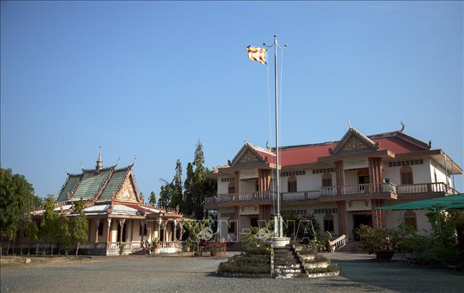 Trong ảnh: Chùa Xà Xía là trung tâm sinh hoạt văn hoá và tôn giáo của bà con dân tộc Khmer vùng biên giới Hà Tiên. Ảnh : Hồng Đạt - TTXVN
