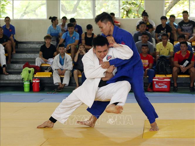 Trong ảnh: Vận động viên nam thi đấu đối kháng tại Giải Vô địch Judo toàn quốc năm 2019. Ảnh: Trần Lê Lâm - TTXVN 