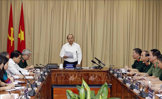 Photo: Prime Minister Nguyen Xuan Phuc speaks during the working session with the mausoleum’s management board. VNA Photo: Thống Nhất