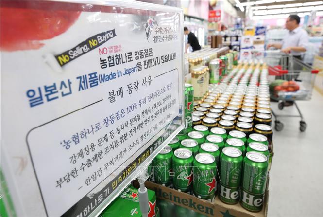 Trong ảnh: Tấm bảng thông báo tẩy chay hàng hóa của Nhật Bản tại một siêu thị ở Seoul, Hàn Quốc ngày 4/8/2019. Ảnh: Yonhap/TTXVN