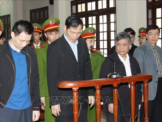 Một loạt các quan chức của Tập đoàn Công nghiệp tàu thủy Việt Nam (Vinashin) bị Cơ quan An ninh điều tra (Bộ Công an) khởi tố, bắt giam, đề nghị truy tố và được tòa án đưa ra xét xử với tội danh 
