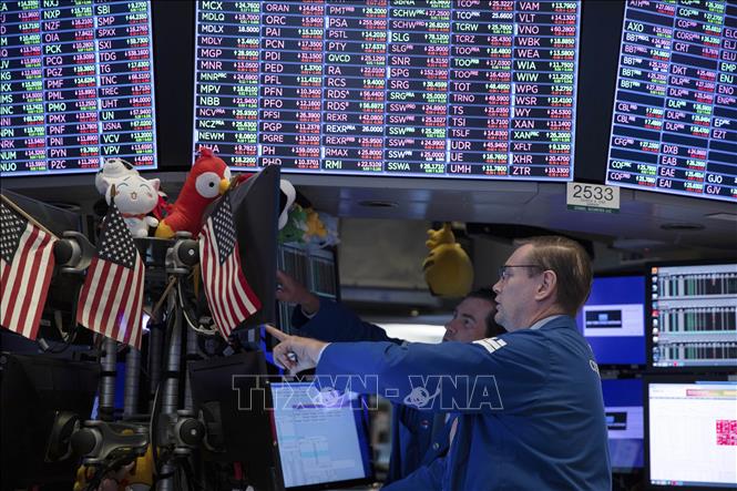Trong ảnh: Giao dịch viên tại Sàn giao dịch chứng khoán New York, Mỹ, ngày 14/8/2019. Ảnh: THX/ TTXVN