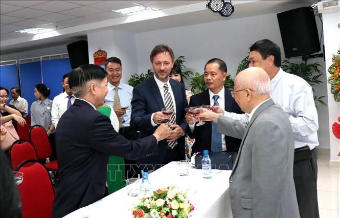 Trong ảnh: Các đại biểu dự buổi gặp mặt chúc mừng ông Baloghdi Tibor, Tổng lãnh sự Hungary tại Thành phố Hồ Chí Minh. Ảnh: Xuân Khu-TTXVN