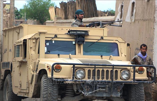 Trong ảnh: Lực lượng an ninh Afghanistan giao tranh với phiến quân Taliban ở tỉnh Kunduz ngày 13/4/2019. Ảnh: THX/TTXVN