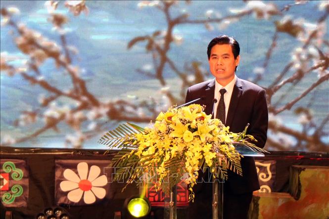 Photo: Chairman of the Son La provincial People’s Committee, Hoàng Quốc Khánh speaks at the festival's opening ceremony. VNA Photo: Hữu Quyết
