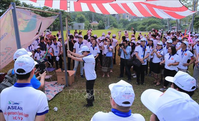Photo: Participants take part in sports and musical exchanges, folk games, and a food festival at the event. VNA Photo: Lâm Khánh 