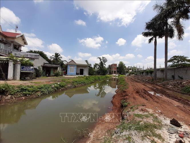Mỹ quan đô thị đã cải thiện khi chính quyền cho cải tạo suối Đồng Tiền. Ảnh: Dương Chí Tưởng-TTXVN