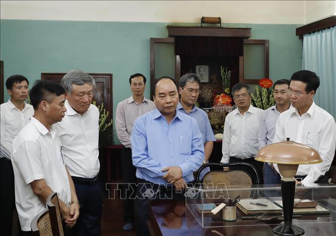 Photo: PM Nguyen Xuan Phuc visits House 67. VNA Photo: Thống Nhất