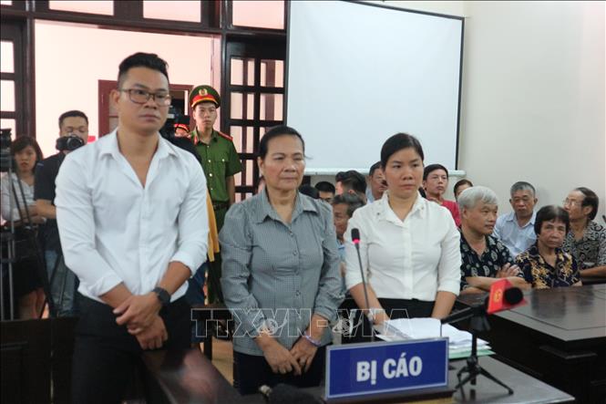Trong ảnh: Các bị cáo tại phiên tòa. Ảnh Mạnh Khánh-TTXVN