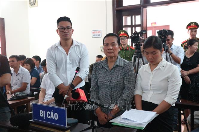 Trong ảnh: Các bị cáo tại phiên tòa. Ảnh Mạnh Khánh-TTXVN