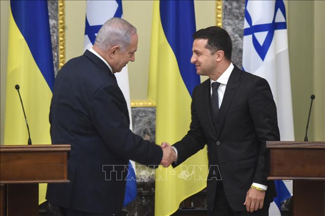 Trong ảnh: Tổng thống Ukraine Volodymyr Zelensky (phải) và Thủ tướng Israel Benjamin Netanyahu trong cuộc họp báo chung tại Kiev ngày 19/8/2019. Ảnh: AFP/TTXVN