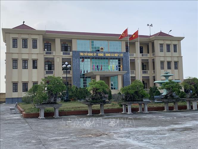 Trong ảnh: Cơ sở hạ tầng, trụ sở làm việc khang trang tại xã Hiệp Lực. Ảnh: Hiền Anh - TTXVN