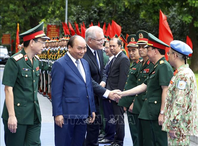 Trong ảnh: Thủ tướng Australia Scott Morrison với các đồng chí lãnh đạo Bộ Quốc phòng. Ảnh: Thống Nhất – TTXVN
