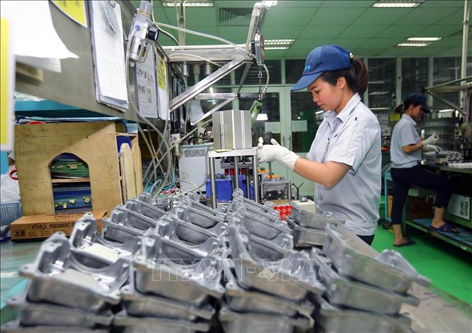 Trong ảnh: Sản xuất các mặt hàng cơ khí tại Công ty TNHH Strong Way, vốn đầu tư của Đài Loan (Trung Quốc) tại khu công nghiệp Khai Quang. Ảnh: Danh Lam – TTXVN