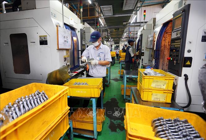 Trong ảnh: Sản xuất các mặt hàng cơ khí tại Công ty TNHH Strong Way, vốn đầu tư của Đài Loan (Trung Quốc) tại khu công nghiệp Khai Quang. Ảnh: Danh Lam – TTXVN