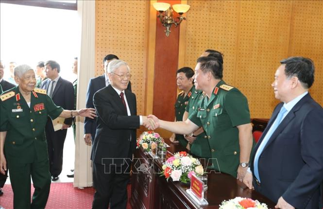 Trong ảnh:Tổng Bí thư, Chủ tịch nước Nguyễn Phú Trọng, Bí thư Quân ủy Trung ương với các đại biểu dự buổi lễ. Ảnh: Trí Dũng – TTXVN