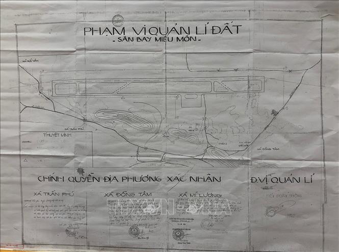 Trong ảnh: Bản đồ phạm vi quản lý đất sân bay Miếu Môn được công bố tại hội nghị chiều 27/8. Ảnh: Hoàng Dương-TTXVN