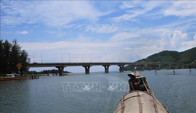 Trong ảnh: Cầu Tư Hiền (bắc qua cửa biển Tư Hiền trên phá Tam Giang - Cầu Hai, nối hai địa bàn xã Lộc Bình và Vinh Hiền). Ảnh: Hồ Cầu-TTXVN