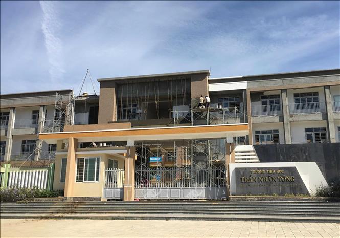 Trong ảnh: Công trình tại trường tiểu học Trần Nhân Tông (quận Cẩm Lệ, thành phố Đà Nẵng) gấp rút hoàn thiện, kịp thời bàn giao vào năm học mới. Ảnh: Văn Dũng - TTXVN