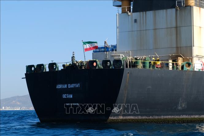 Trong ảnh: Tàu chở dầu Adrian Darya của Iran ở ngoài khơi Gibraltar, ngày 18/8/2019. Ảnh: AFP/TTXVN