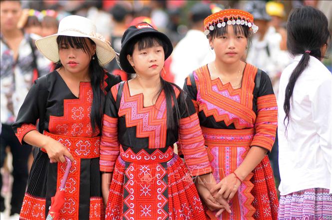 Trong ảnh: Đồng bào dân tộc Mông về dự ngày hội văn hóa các dân tộc huyện Mộc Châu năm 2019. Ảnh: Quang Quyết - TTXVN