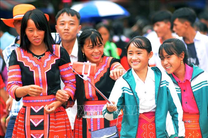 Trong ảnh: Đồng bào dân tộc Mông về dự ngày hội văn hóa các dân tộc huyện Mộc Châu năm 2019. Ảnh: Quang Quyết - TTXVN