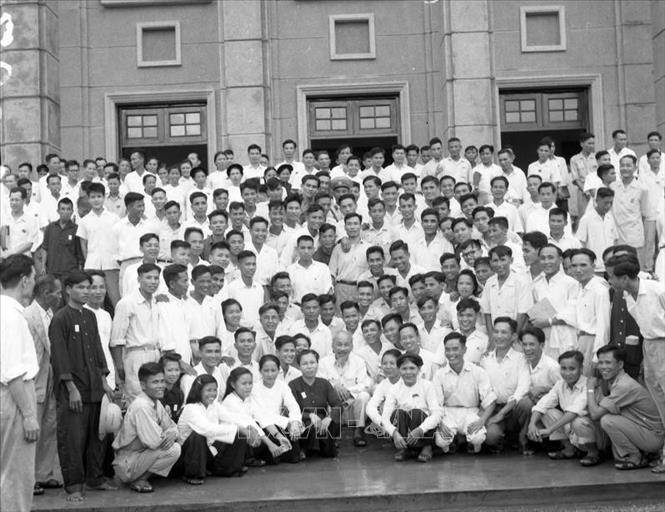 Sinh thời, Chủ tịch Hồ Chí Minh rất coi trọng vai trò của báo chí, triệt để sử dụng báo chí và coi đây là một vũ khí sắc bén của cách mạng. Đối với người làm báo, Bác cho rằng “Cán bộ báo chí cũng là chiến sĩ cách mạng. Cây bút, trang giấy là vũ khí sắc bén của họ