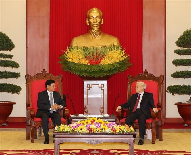 Trong ảnh: Chiều 7/2/2017, Tổng Bí thư Nguyễn Phú Trọng tiếp Thủ tướng Lào Thongloun Sisoulith nhân dịp sang Việt Nam đồng chủ trì Kỳ họp lần thứ 39 Uỷ ban liên Chính phủ Việt Nam - Lào. Ảnh: Trí Dũng - TTXVN