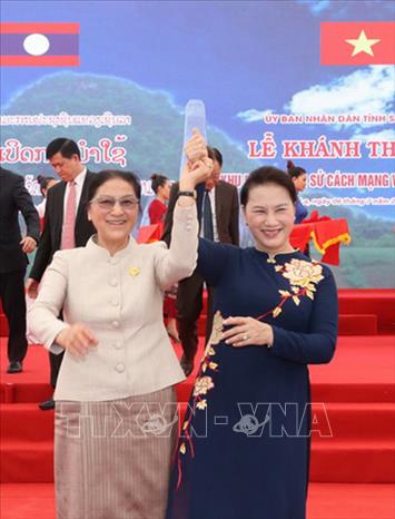 Trong ảnh: Chủ tịch Quốc hội Nguyễn Thị Kim Ngân và Chủ tịch Quốc hội Lào Pany Yathotou tại Lễ khánh thành Khu di tích lịch sử cách mạng Việt Nam - Lào ở bản Lao Khô, huyện Yên Châu, tỉnh Sơn La, sáng 6/7/2017. Ảnh: Trọng Đức – TTXVN
