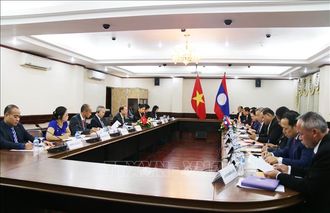 Trong ảnh: Thứ trưởng Bộ Ngoại giao Nguyễn Quốc Dũng và Thứ trưởng Bộ Ngoại giao Lào Khamphau Onthavanh đồng chủ trì Tham khảo Chính trị lần thứ tư giữa Bộ Ngoại giao hai nước, chiều 16/7/2019, tại thủ đô Vientiane. Ảnh: Xuân Tú – TTXVN